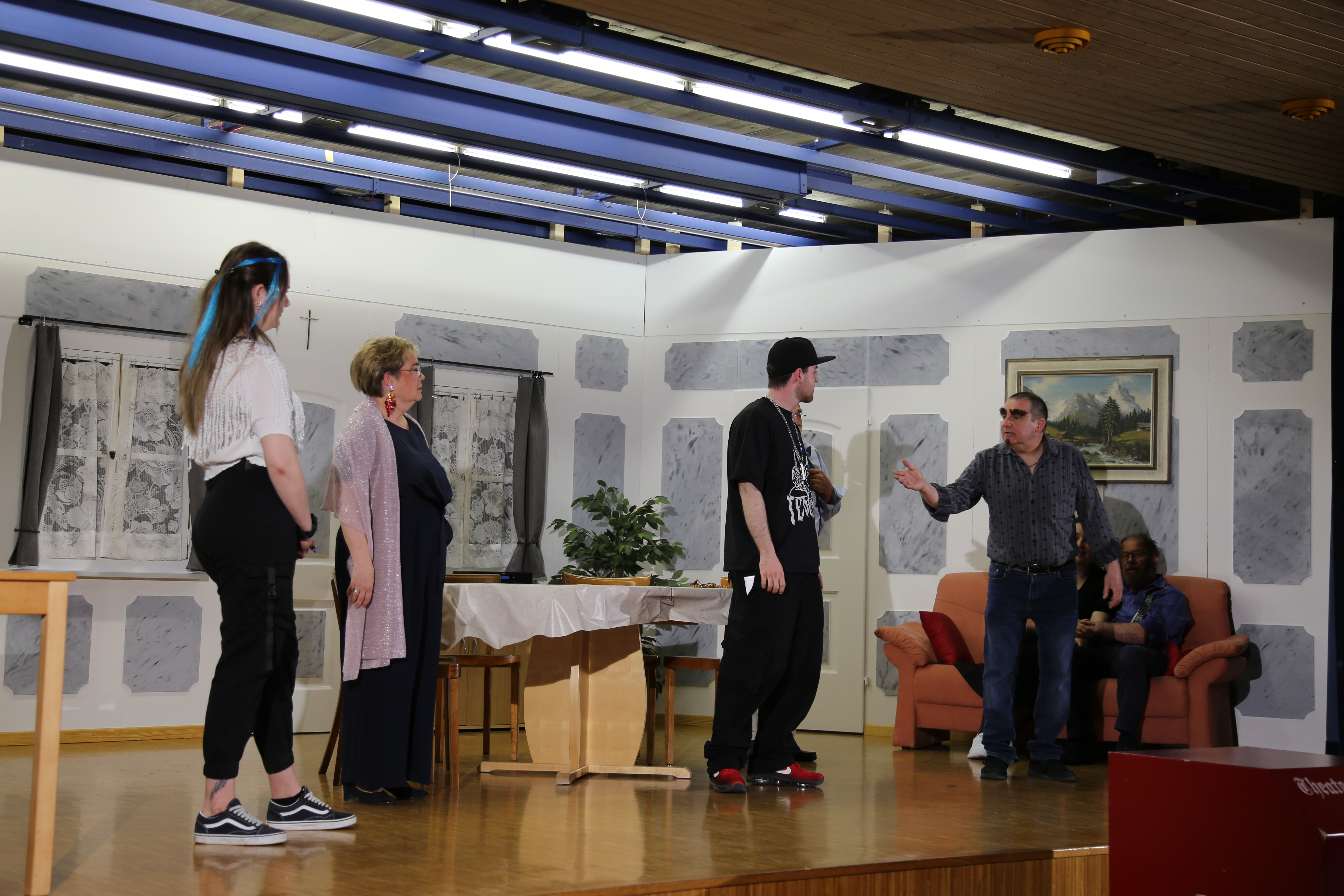 Theater Vagabunden Tuggen - Theaterstück 2025, Schauspieler auf der Bühne